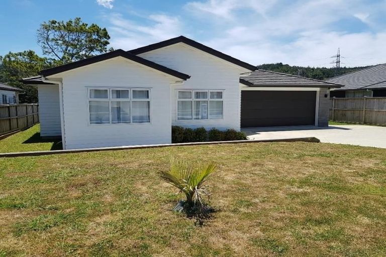 Photo of property in 9 Josh Road, Huapai, Kumeu, 0810