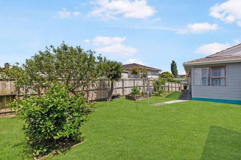 Photo of property in 21 Kelman Road, Kelston, Auckland, 0602