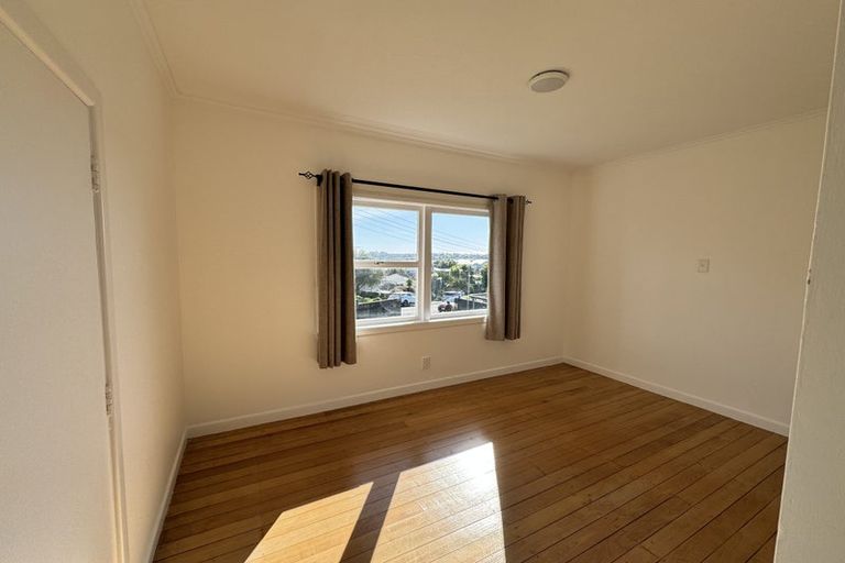 Photo of property in 1/1 Benders Avenue, Hillcrest, Auckland, 0627