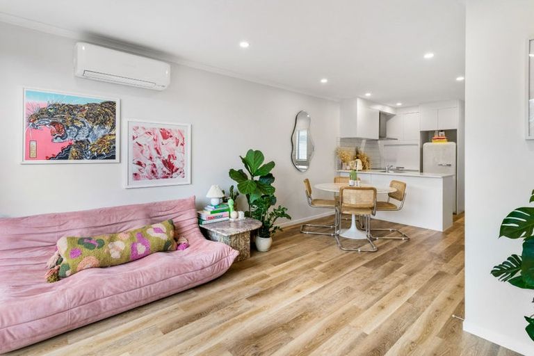 Photo of property in 5 Wharara Lane, Massey, Auckland, 0614