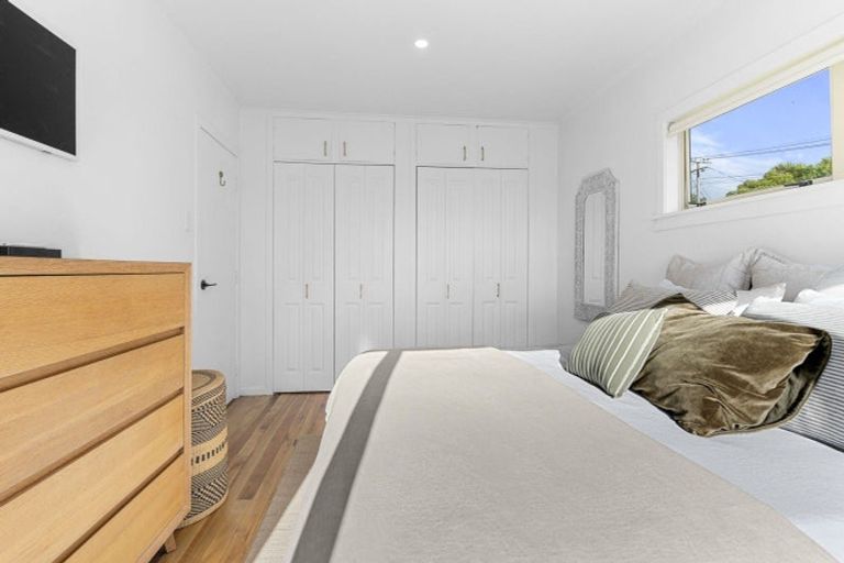 Photo of property in 37 Mcfarlane Street, Oakura, 4314