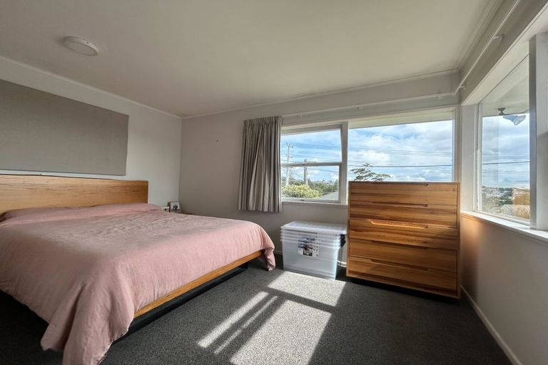 Photo of property in 33 Pupuke Road, Birkenhead, Auckland, 0627