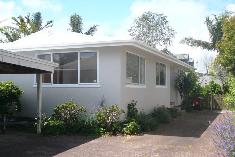 Photo of property in 2/21 Neville Street, Point Chevalier, Auckland, 1022