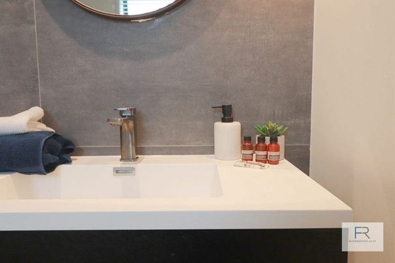 Photo of property in 4 Tapuwae Way, Mangere Bridge, Auckland, 2022