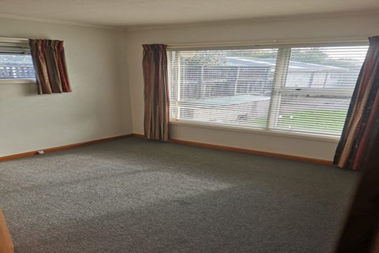 Photo of property in 17 Eglinton Street, Avondale, Christchurch, 8061