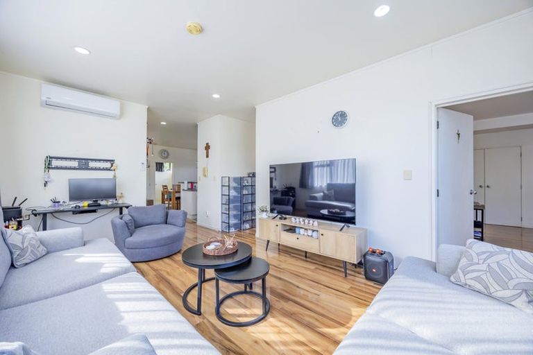 Photo of property in 1/410 Glenfield Road, Glenfield, Auckland, 0629