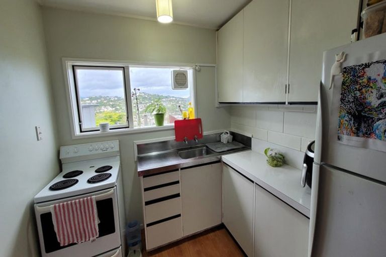 Photo of property in 14a Waiwera Crescent, Maupuia, Wellington, 6022