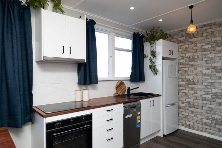 Photo of property in 7 Hanlon Street, Halfway Bush, Dunedin, 9010