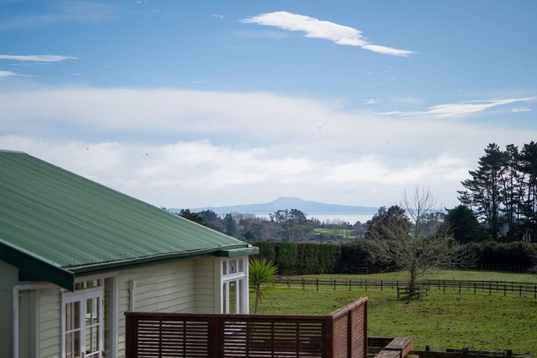 Photo of property in 34 Waikopua Road, Whitford, 2571