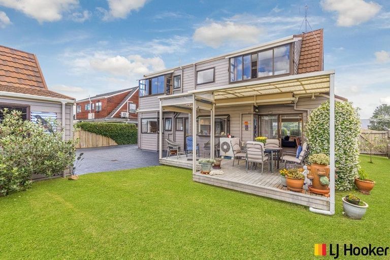 Photo of property in 56 Carnoustie Drive, Wattle Downs, Auckland, 2103