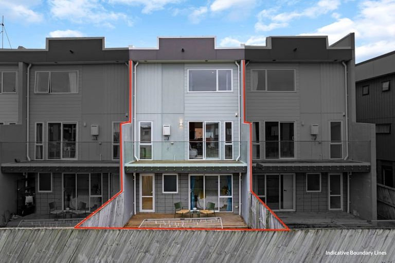 Photo of property in 21 Meritage Lane, Te Atatu South, Auckland, 0610