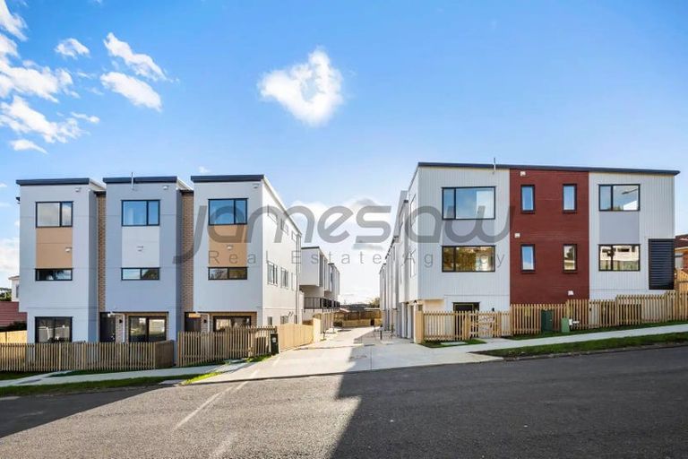 Photo of property in 5/5 Chevis Place, Pakuranga, Auckland, 2010