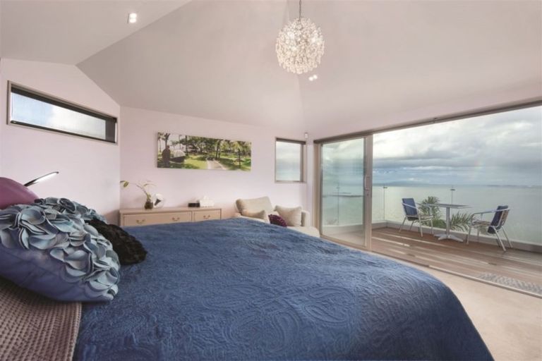 Photo of property in 1/909 Beach Road, Waiake, Auckland, 0630