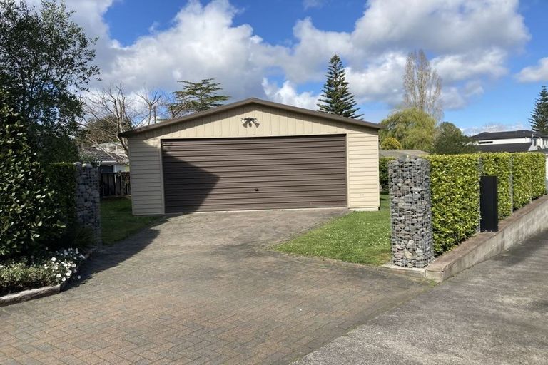 Photo of property in 11 Dawnhaven Drive, Te Atatu Peninsula, Auckland, 0610