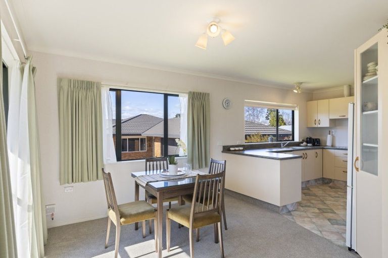 Photo of property in 2/16 Sandel Rise, Merrilands, New Plymouth, 4312