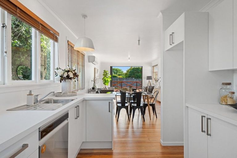 Photo of property in 27 Cologne Street, Martinborough, 5711