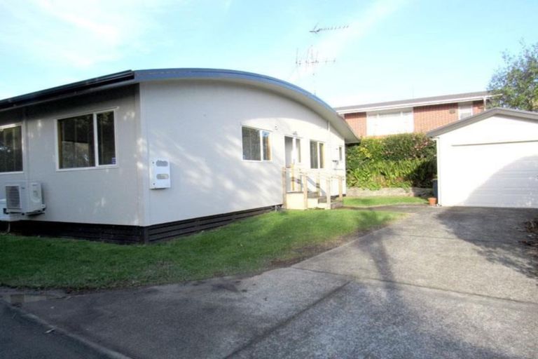 Photo of property in 1070 Beach Road, Torbay, Auckland, 0630
