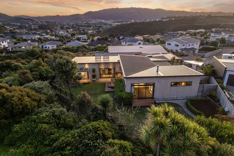 Photo of property in 11 Sumner Terrace, Aotea, Porirua, 5024