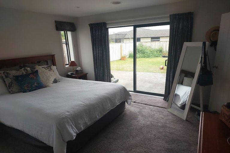 Photo of property in 26 Simpson Crescent, Raumati Beach, Paraparaumu, 5032