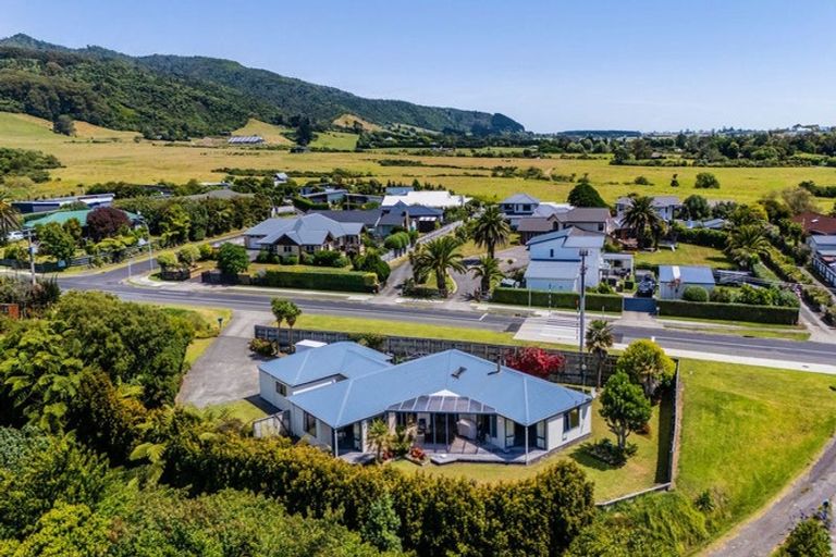 Photo of property in 125 Wairau Road, Oakura, 4314