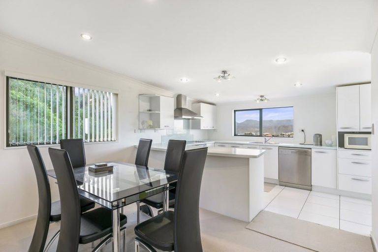 Photo of property in 14a Arahanga Grove, Maupuia, Wellington, 6022