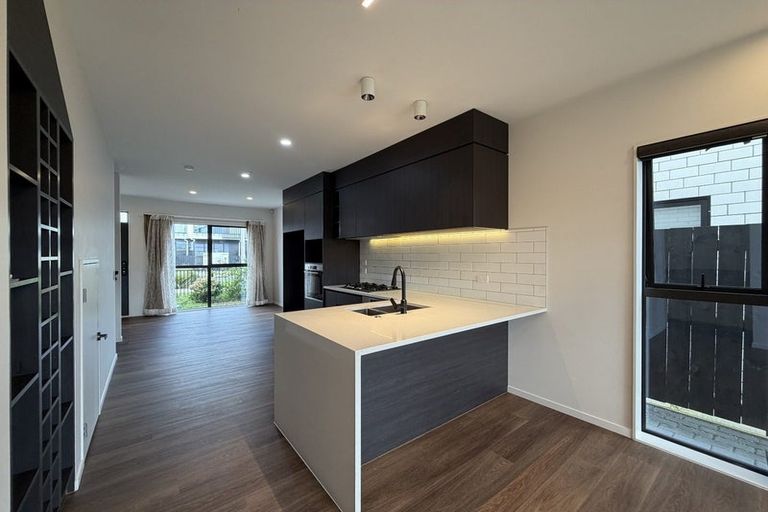 Photo of property in 5 Pilot Drive, Hobsonville, Auckland, 0616