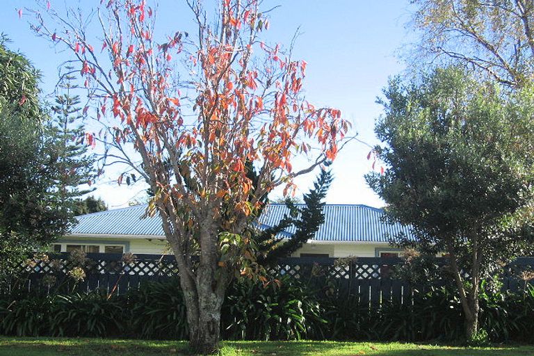 Photo of property in 9 Aorangi Road, Paraparaumu, 5032