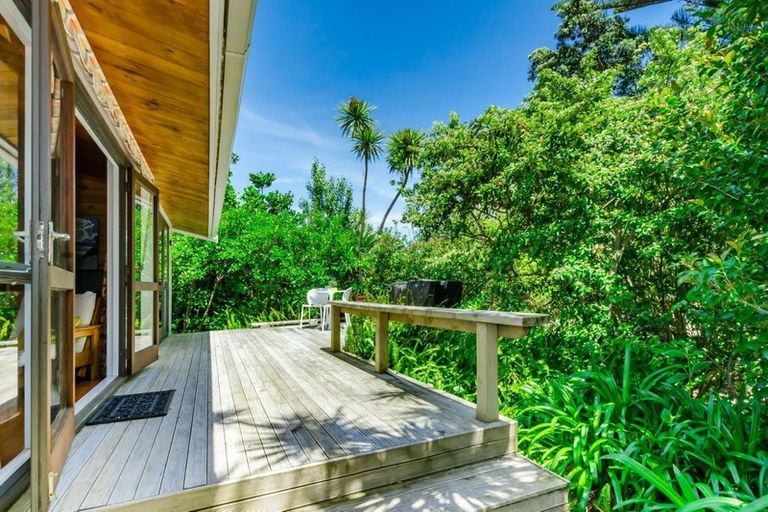 Photo of property in 36 William Street, Waikanae Beach, Waikanae, 5036