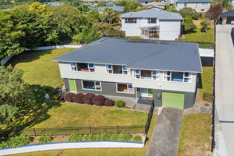 Photo of property in 35 Pembroke Street, Tawa, Wellington, 5028