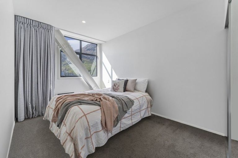 Photo of property in Wyndham Gardens Apartments, 30 Red Oaks Drive, Frankton, Queenstown, 9300