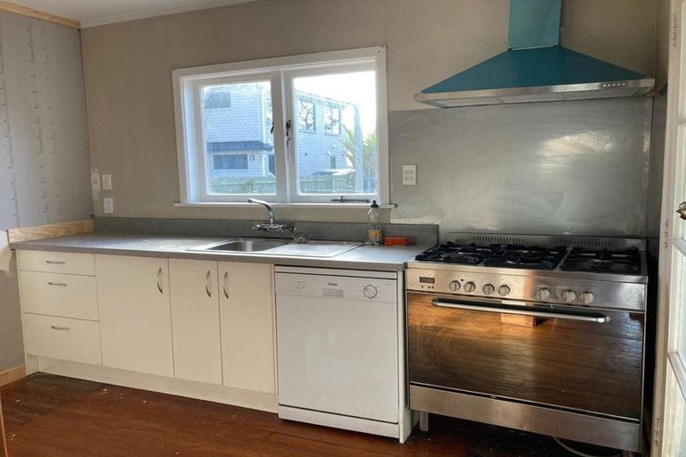 Photo of property in 55 Beaubank Road, Kelston, Auckland, 0602