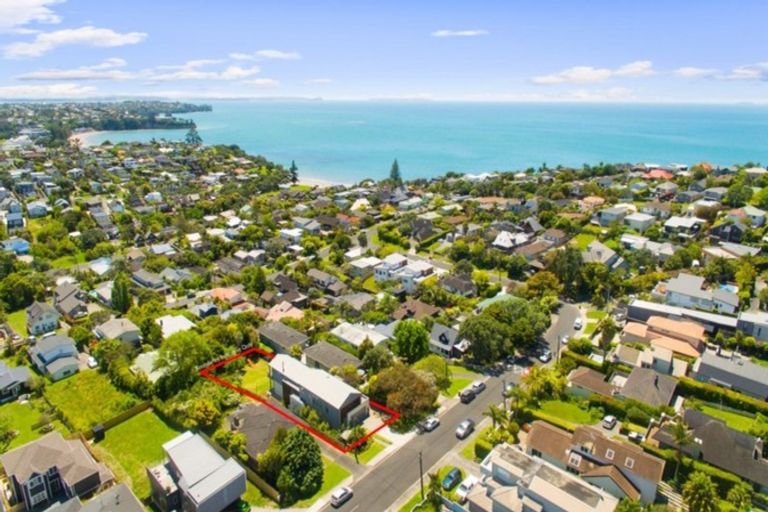 Photo of property in 8 Garadice Road, Rothesay Bay, Auckland, 0630