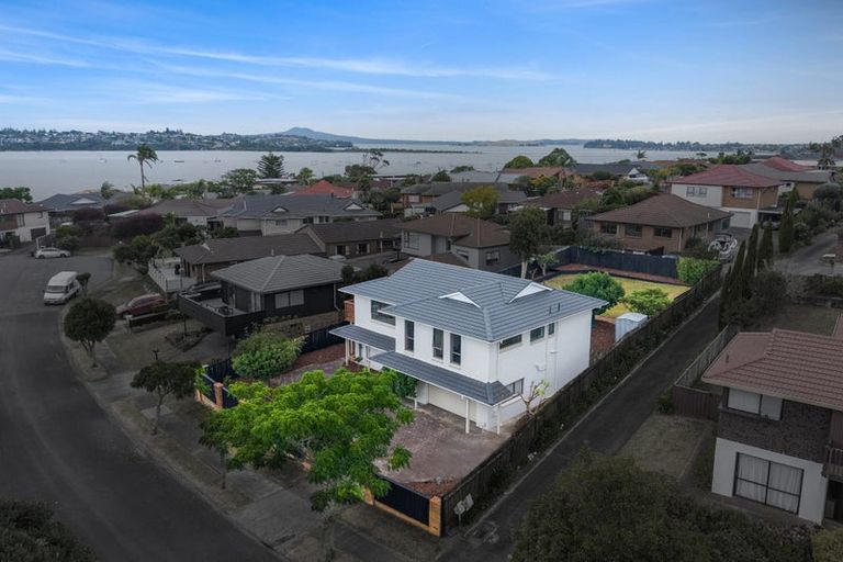 Photo of property in 19 Venus Place, Half Moon Bay, Auckland, 2012