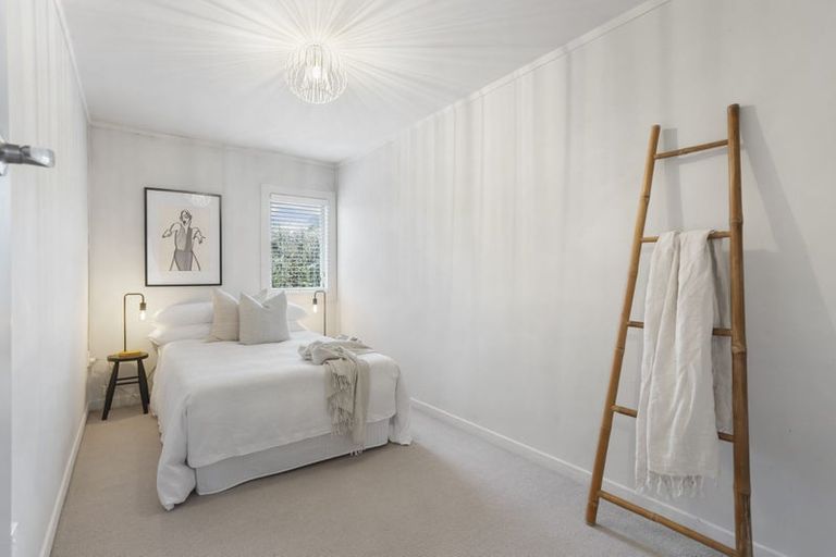 Photo of property in 1/12 Craigbank Avenue, New Lynn, Auckland, 0600