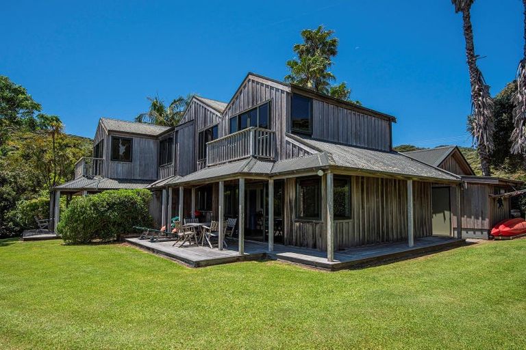 Photo of property in 950 Whangaruru Road North, Whangaruru, Russell, 0184