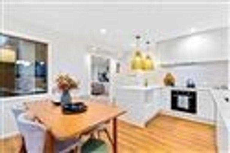 Photo of property in 11 Ranui Station Road, Ranui, Auckland, 0612