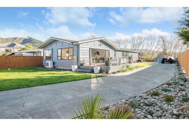 Photo of property in 15 Gillies Crescent, Waimarama, Havelock North, 4294