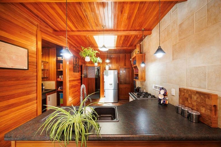 Photo of property in 18 Miro Street, Takaro, Palmerston North, 4410