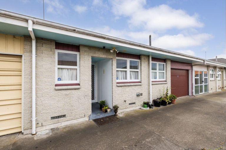 Photo of property in 210a Grove Road, Mayfair, Hastings, 4122