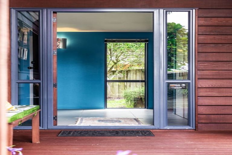 Photo of property in 9 Ginders Drive, Massey, Auckland, 0614