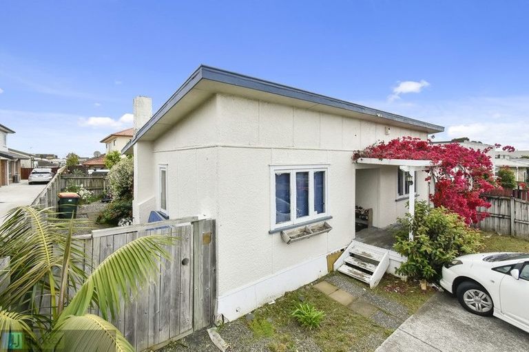 Photo of property in 11 Seddon Avenue, Papatoetoe, Auckland, 2104