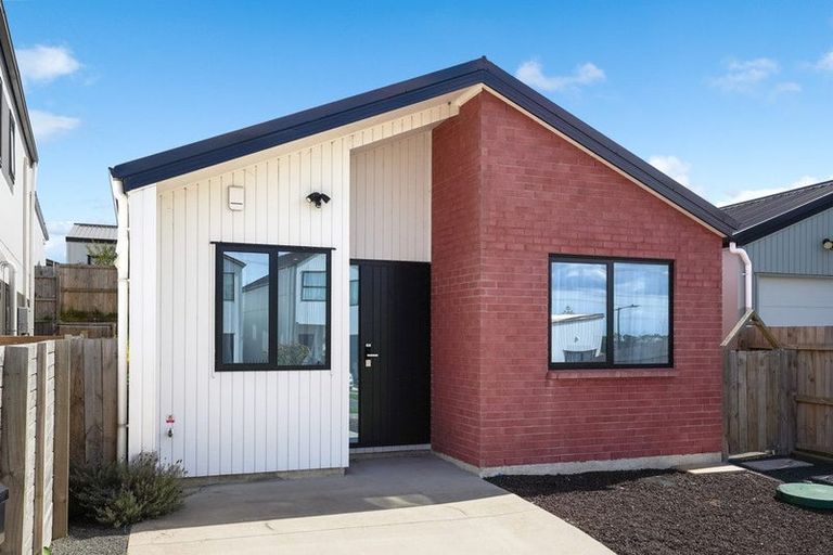 Photo of property in 9 Puwha Street, Massey, 0614