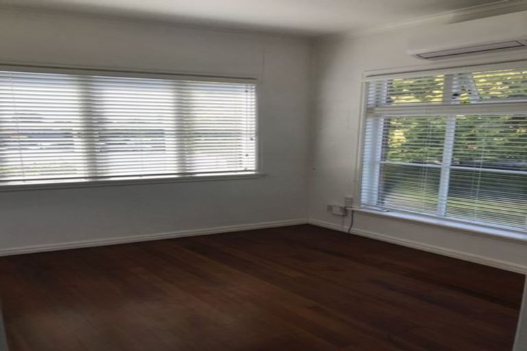 Photo of property in 8 Forrest Hill Road, Forrest Hill, Auckland, 0620