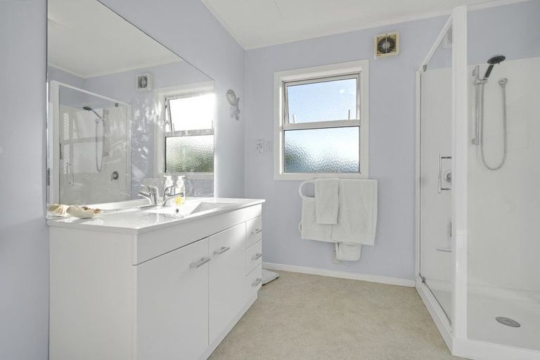 Photo of property in 1/90 Norwood Road, Bayswater, Auckland, 0622