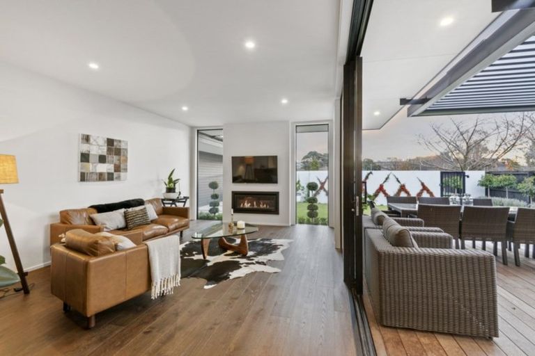 Photo of property in 64 Clyde Road, Ilam, Christchurch, 8041