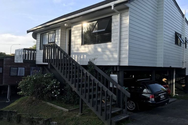 Photo of property in 3/17 Akoranga Drive, Northcote, Auckland, 0627