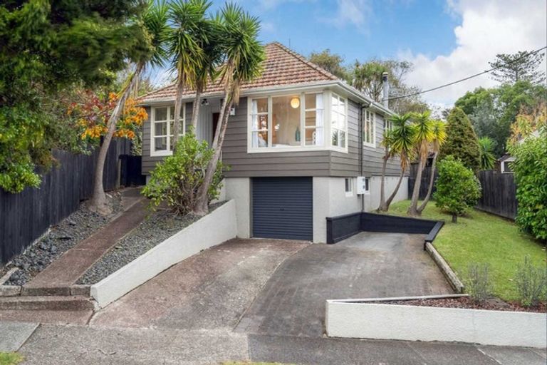 Photo of property in 2 Nutsey Avenue, Northcote, Auckland, 0627