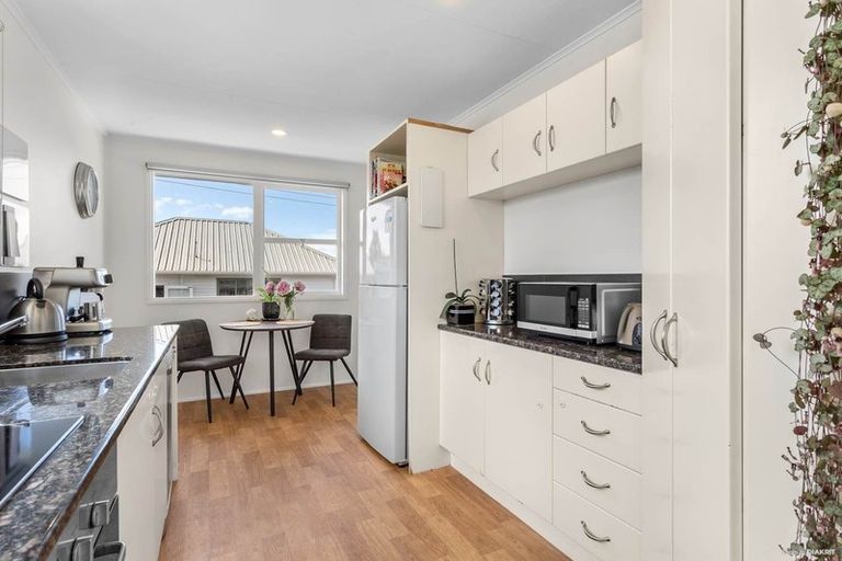 Photo of property in 2/260 Birkdale Road, Birkdale, Auckland, 0626