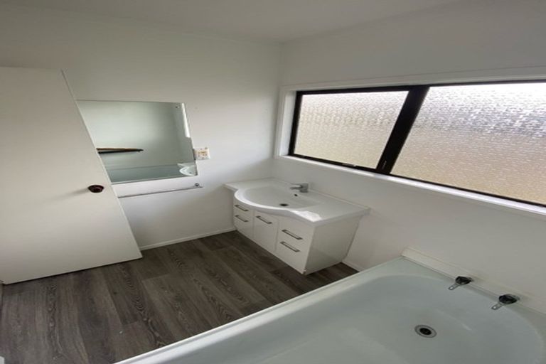 Photo of property in 1/2 Short Street, Papakura, 2110