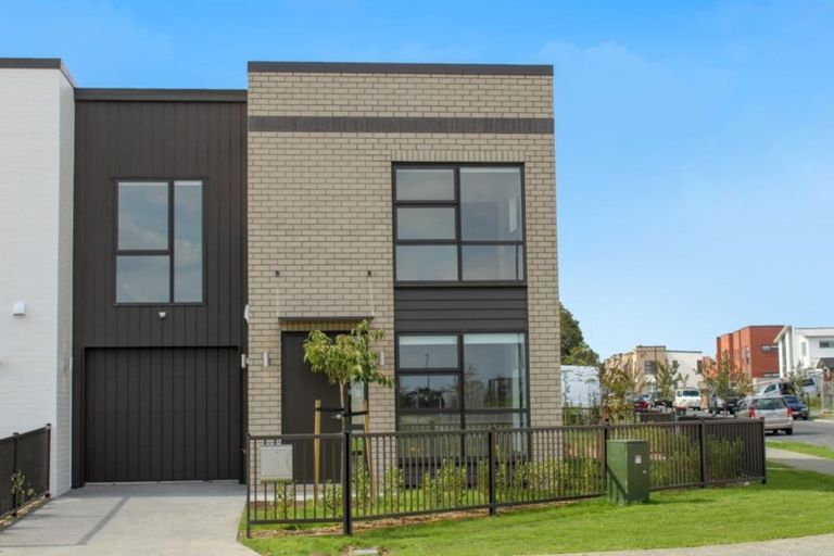 Photo of property in 18 Orford Lane, Takanini, 2112